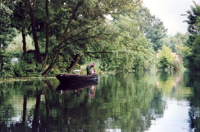der Kahnfahrer auf Spree-L�bben-bei Arbeit